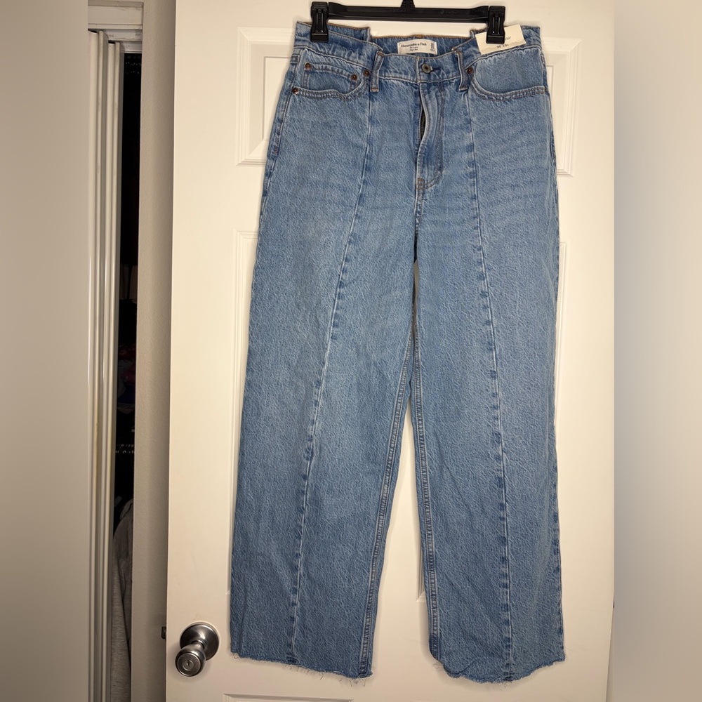 Abercrombie & Fitch size 30P NWT Light Blue Wide Leg Jeans